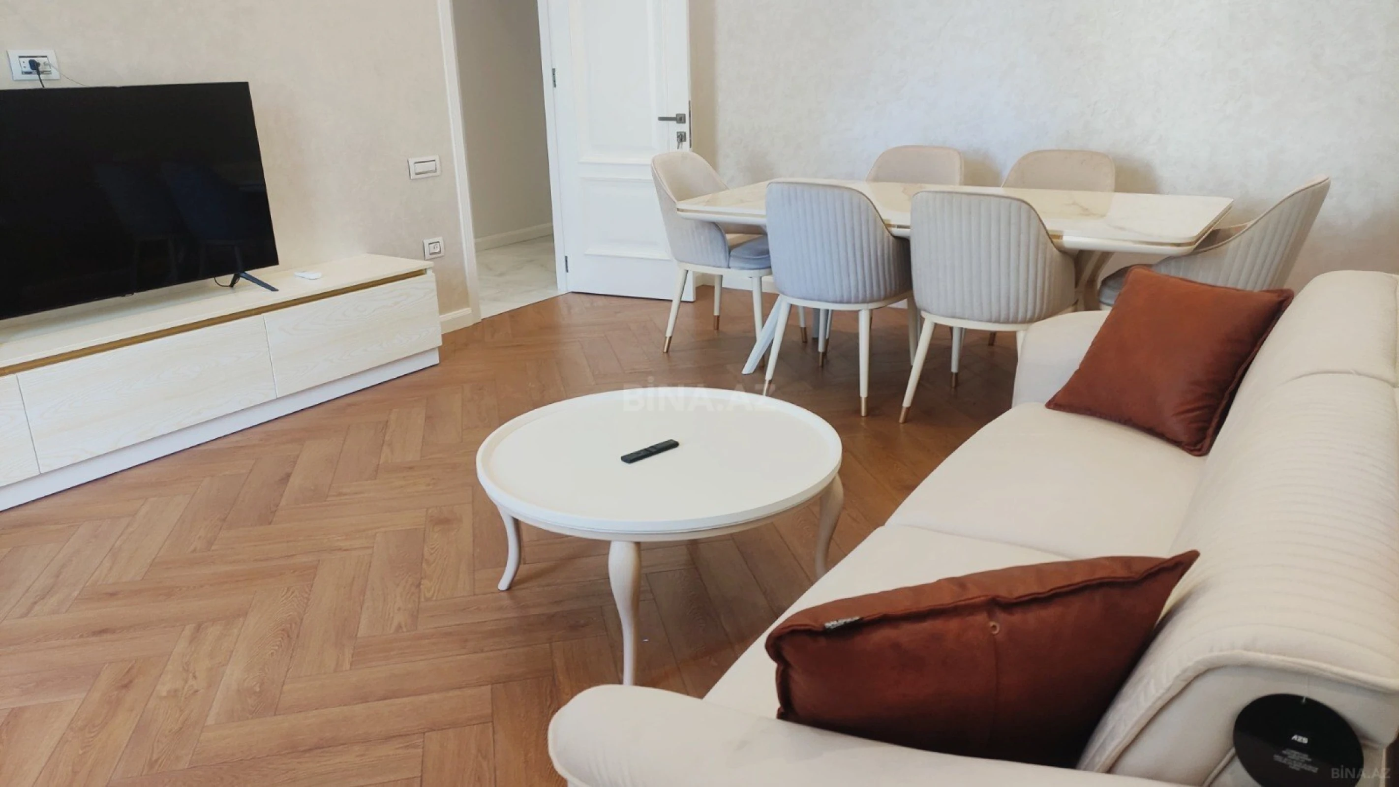 Kirayə verilir 3 otaqlı mənzil 130 m²