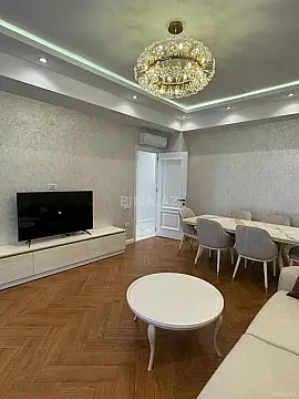 Kirayə verilir 3 otaqlı mənzil 130 m²