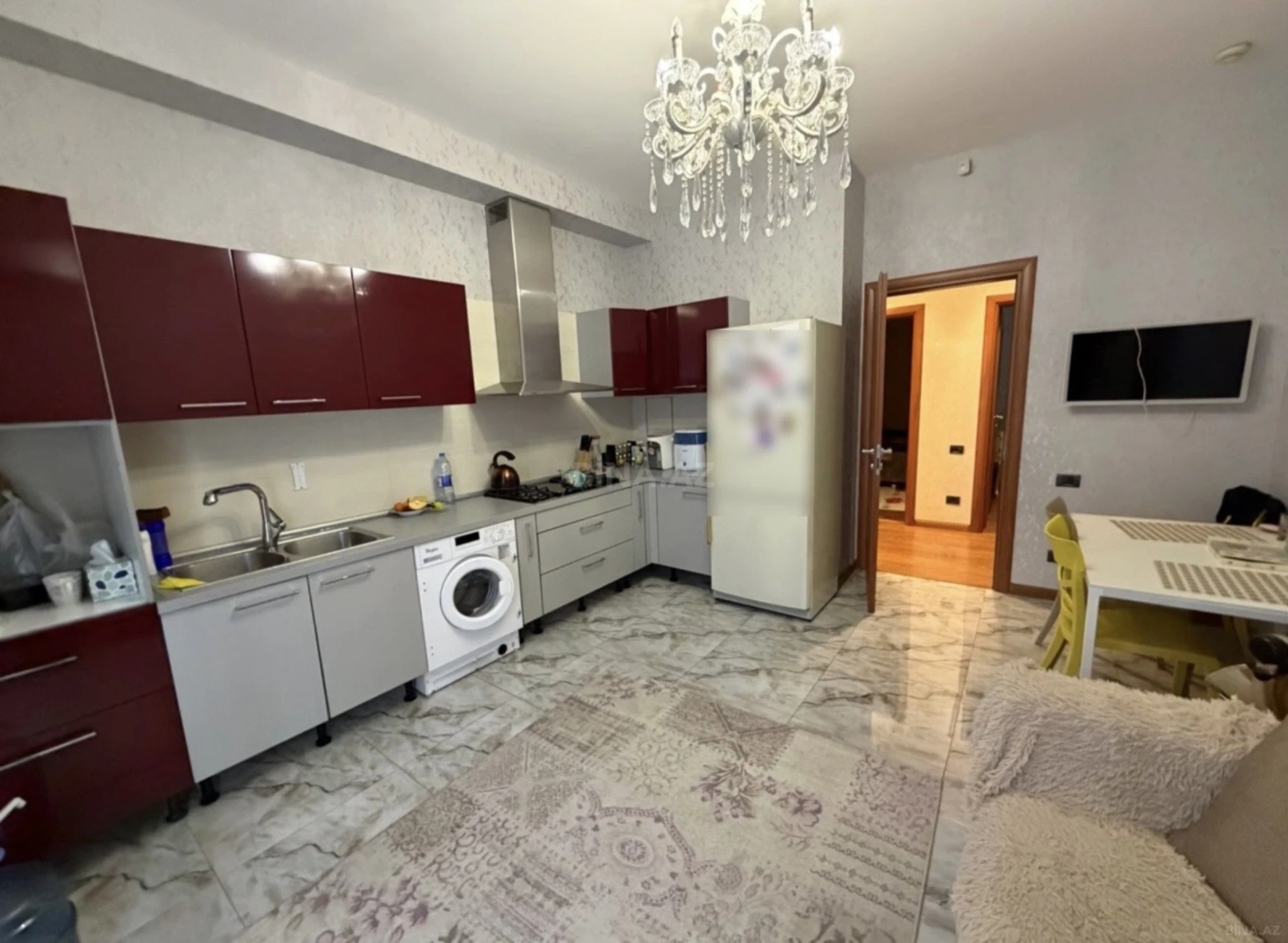 Satılır 4 otaqlı mənzil 172 m²