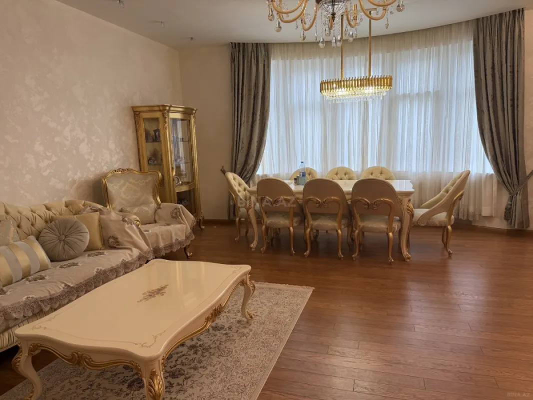Satılır 4 otaqlı mənzil 172 m²