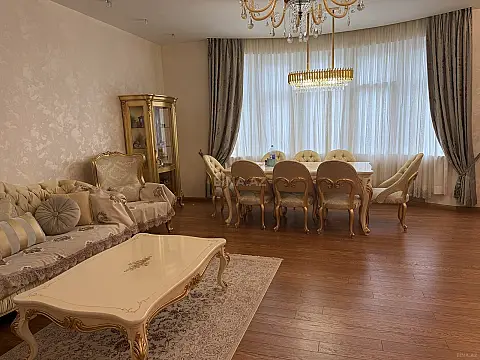 Satılır 4 otaqlı mənzil 172 m²