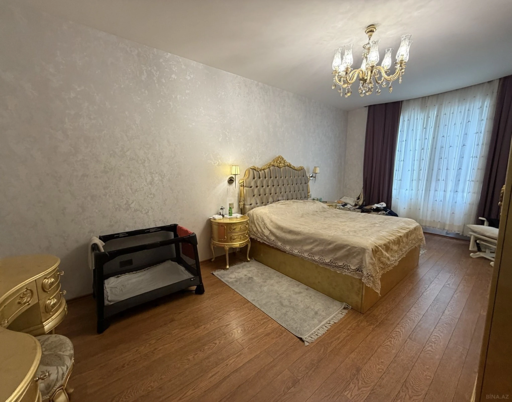 Satılır 4 otaqlı mənzil 172 m²