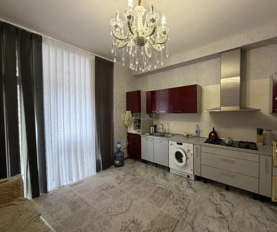 Satılır 4 otaqlı mənzil 172 m²