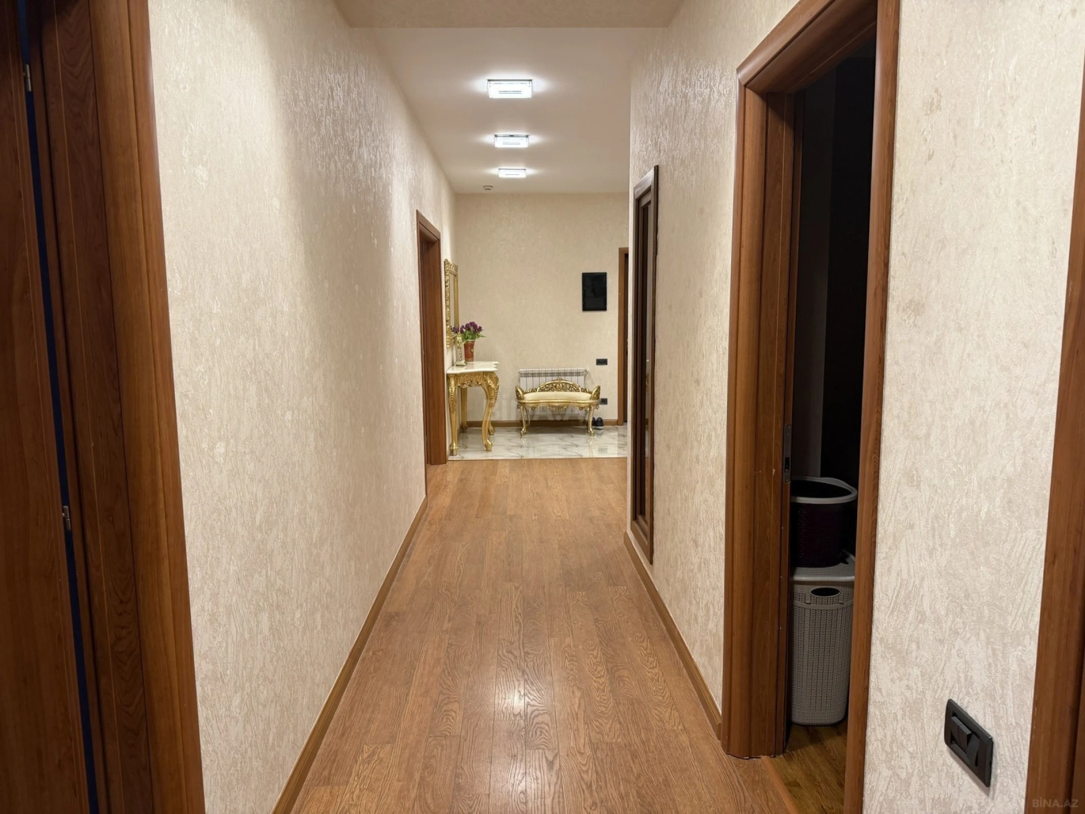 Satılır 4 otaqlı mənzil 172 m²