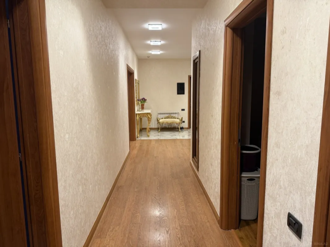 Satılır 4 otaqlı mənzil 172 m²