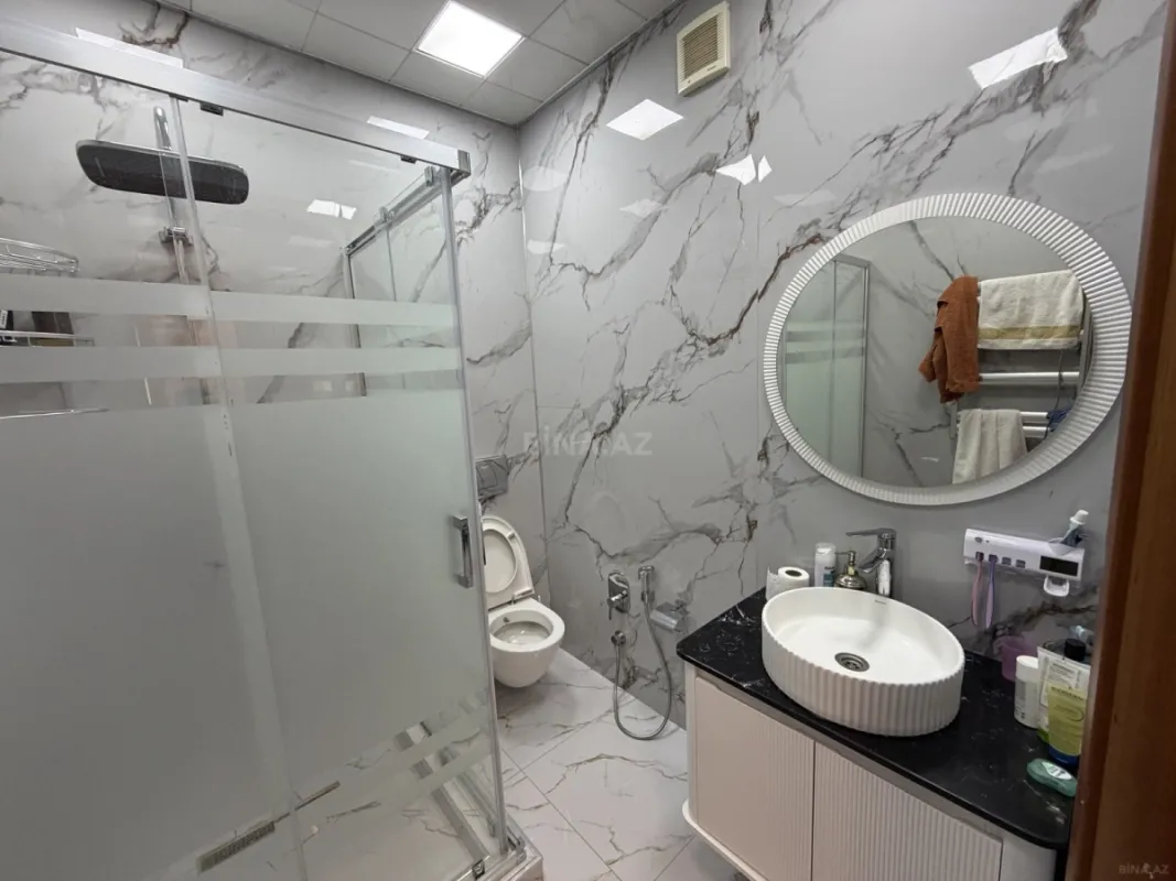Satılır 4 otaqlı mənzil 172 m²