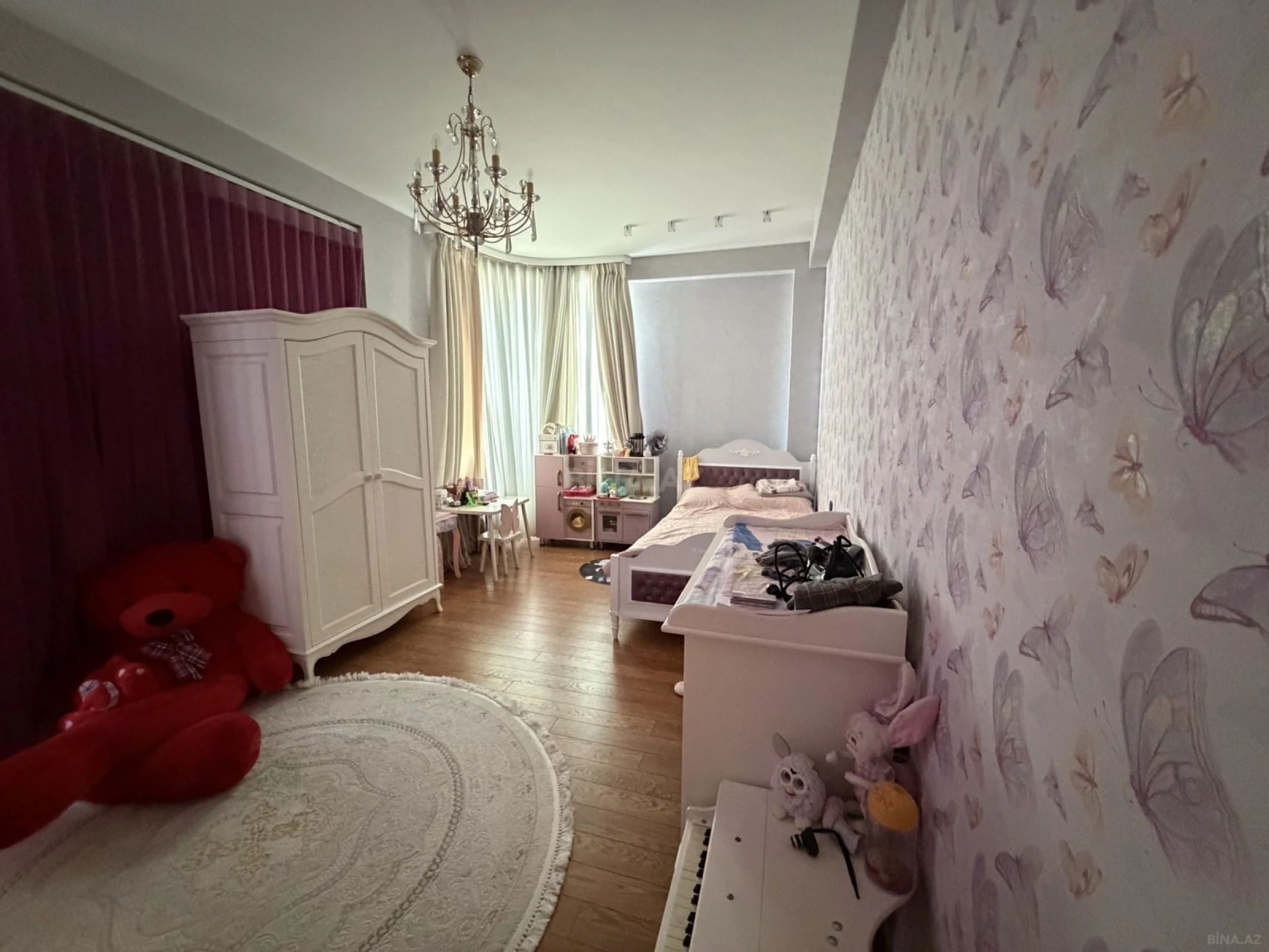 Satılır 4 otaqlı mənzil 172 m²