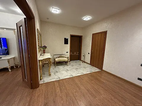Satılır 4 otaqlı mənzil 172 m²
