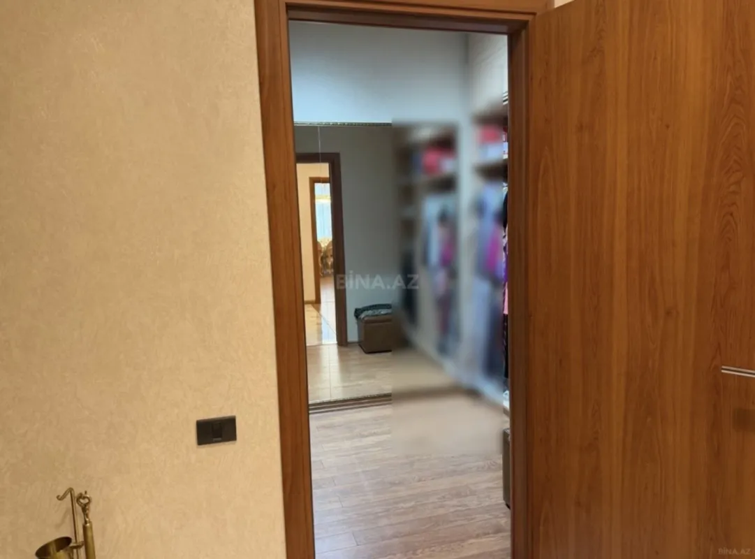 Satılır 4 otaqlı mənzil 172 m²