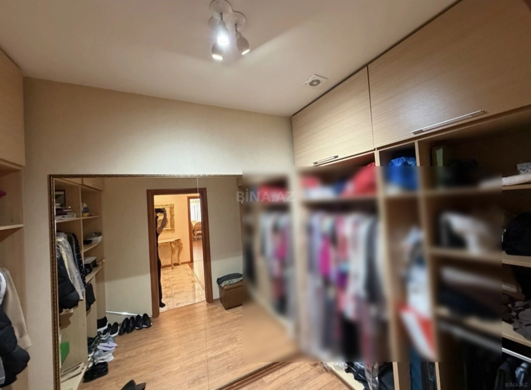 Satılır 4 otaqlı mənzil 172 m²