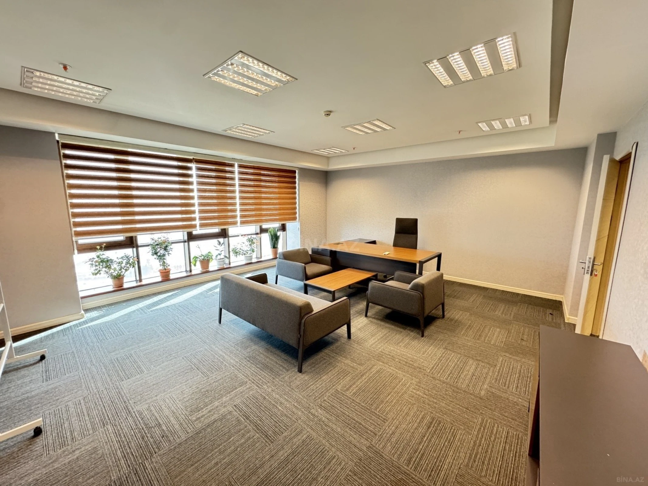 Kirayə verilir 6 otaqlı ofis 236 m²
