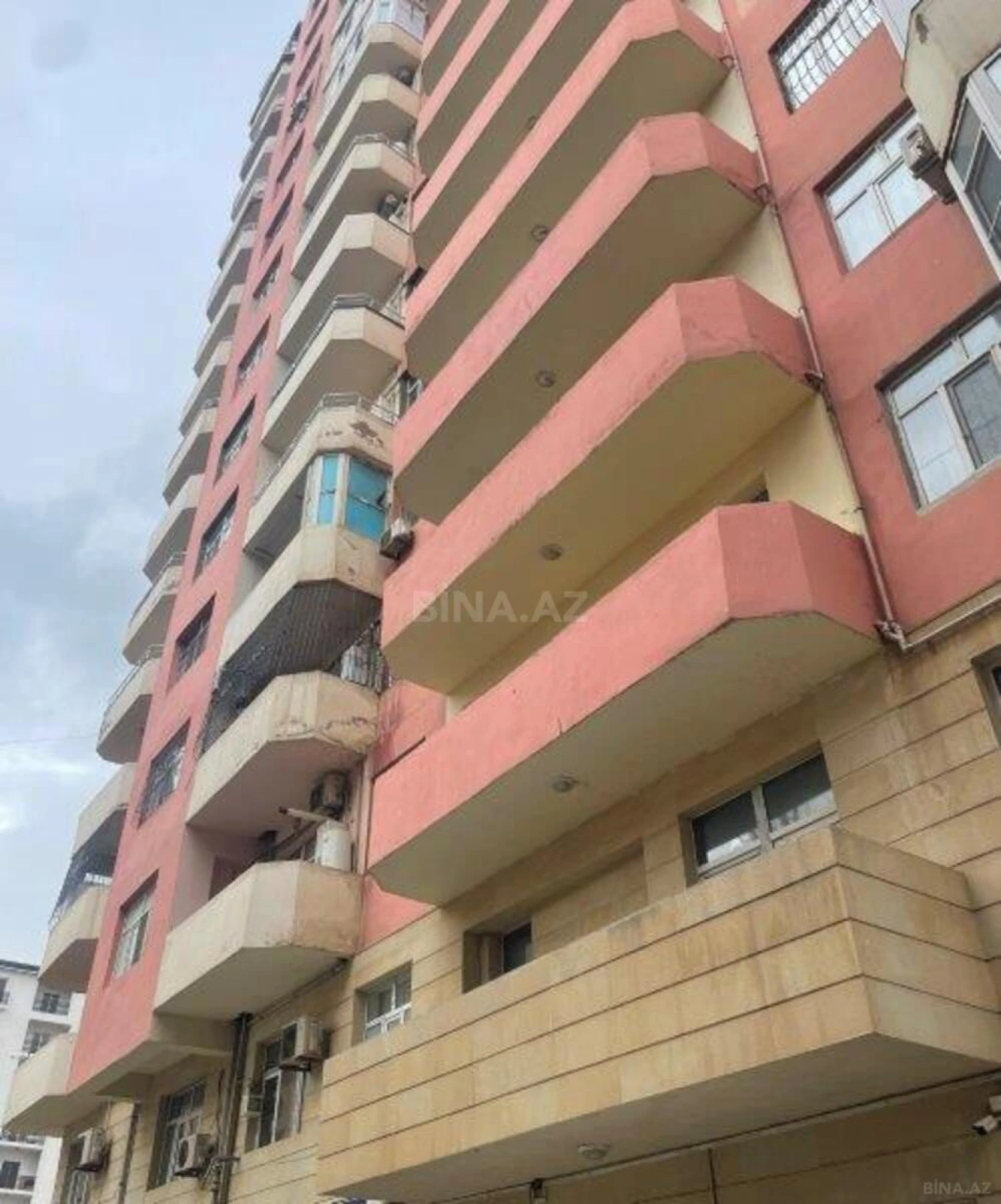 Satılır 3 otaqlı mənzil 138 m²