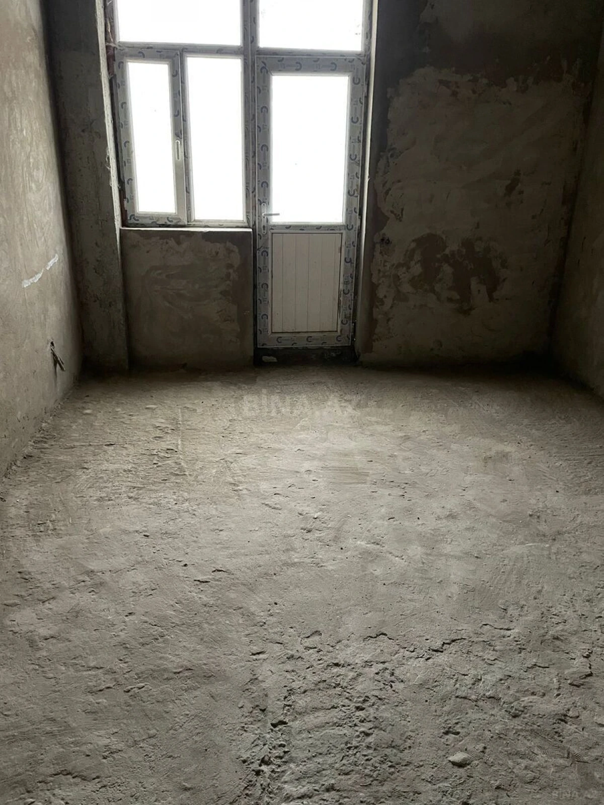 Satılır 3 otaqlı mənzil 138 m²