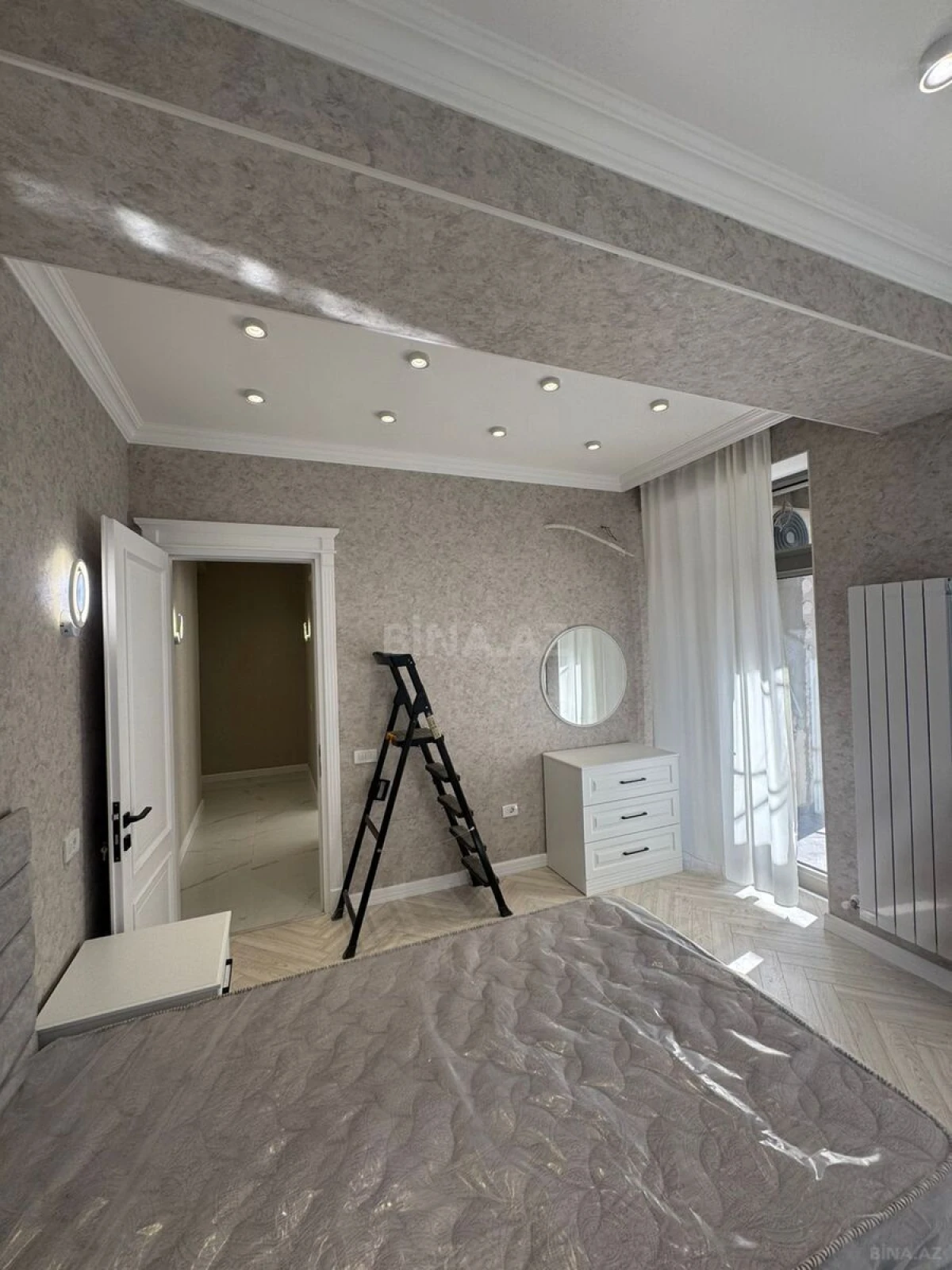 Kirayə verilir 4 otaqlı mənzil 170 m²