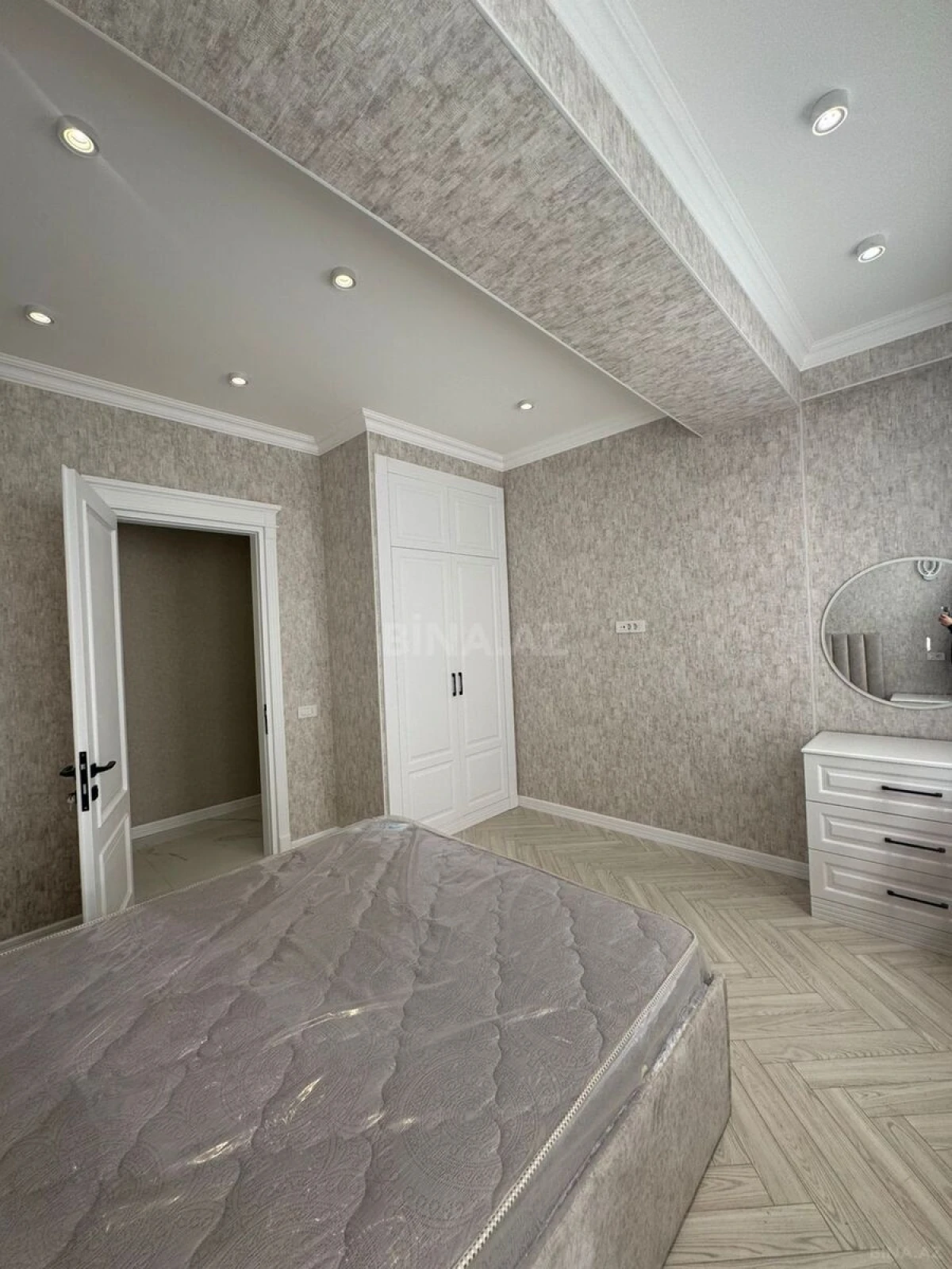 Kirayə verilir 4 otaqlı mənzil 170 m²