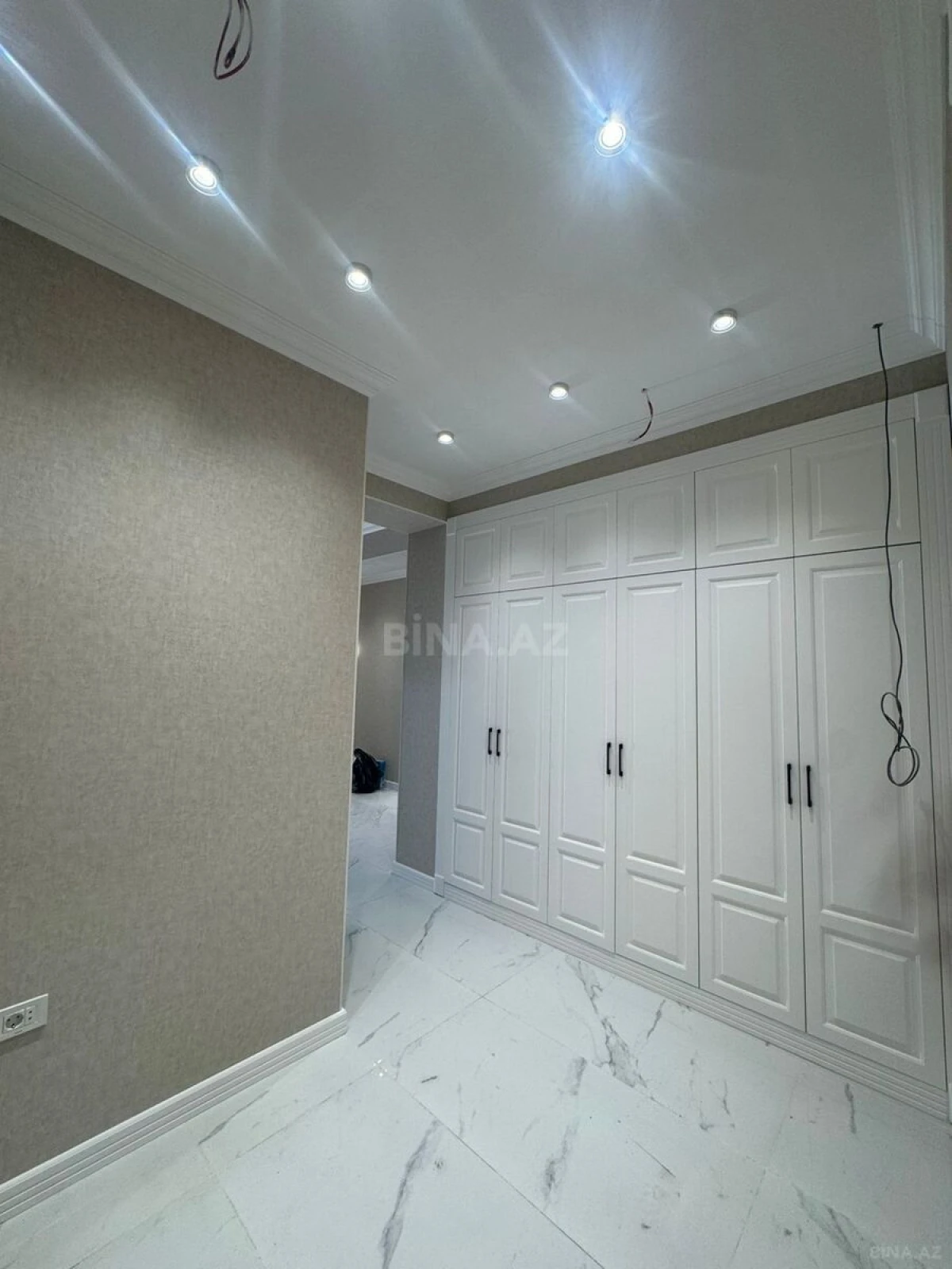 Kirayə verilir 4 otaqlı mənzil 170 m²