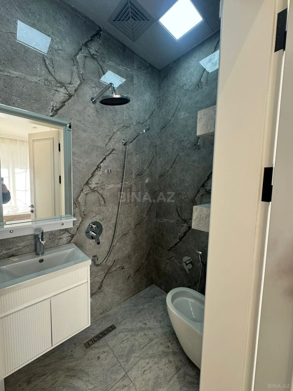 Kirayə verilir 4 otaqlı mənzil 170 m²