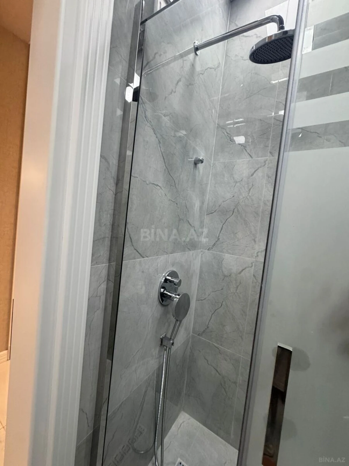 Kirayə verilir 4 otaqlı mənzil 170 m²