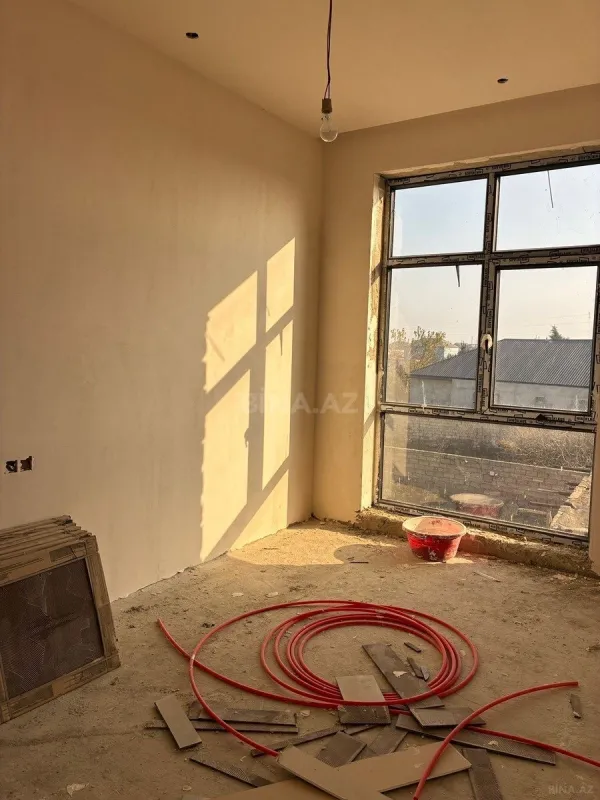 Satılır 5 otaqlı həyət evi 240 m²