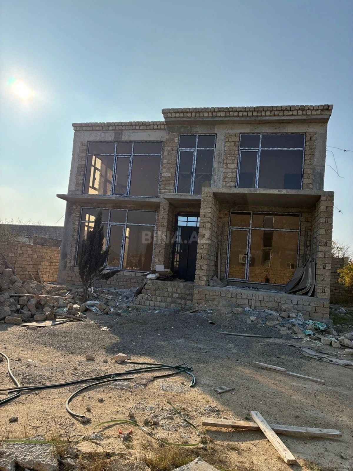 Satılır 5 otaqlı həyət evi 240 m²