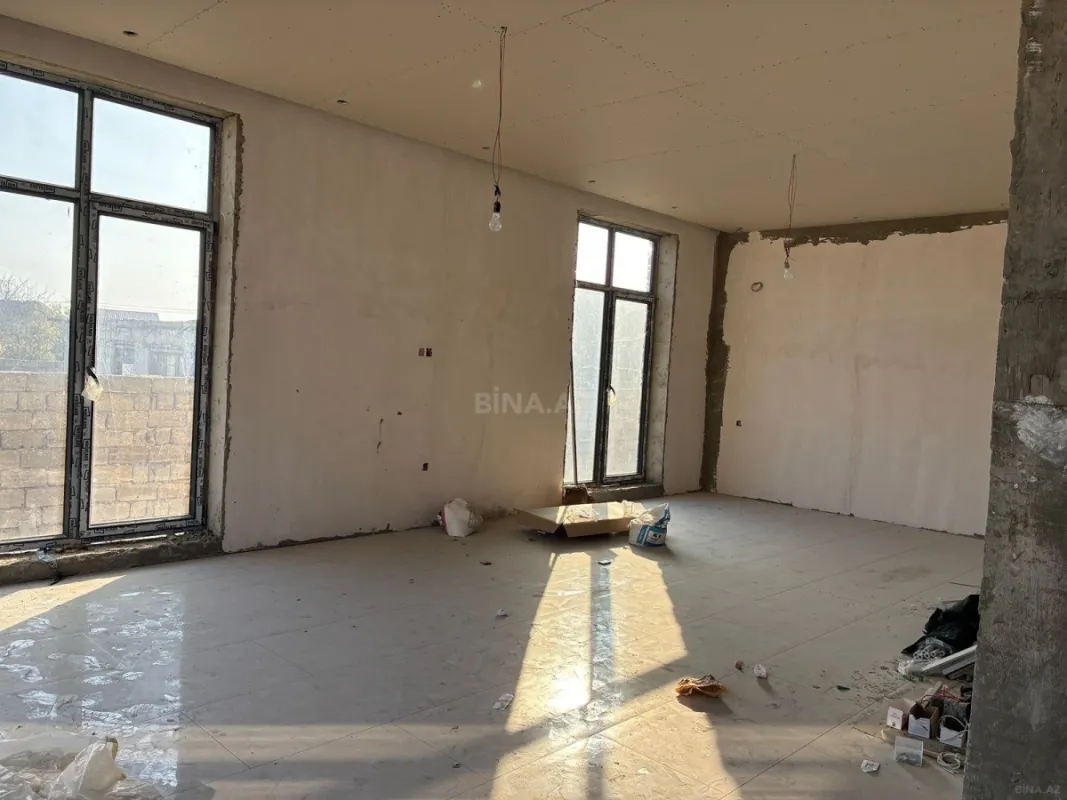 Satılır 5 otaqlı həyət evi 240 m²