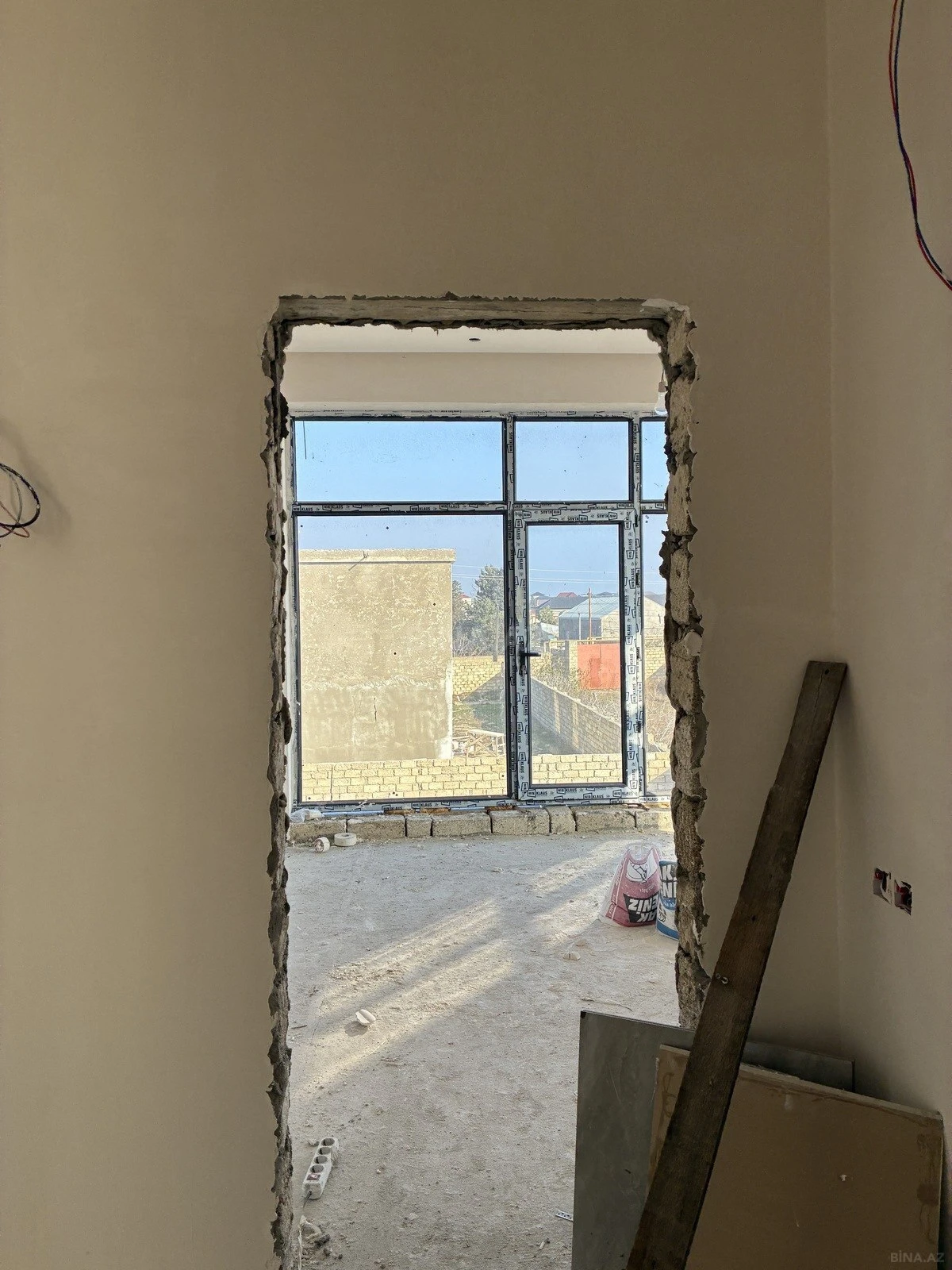 Satılır 5 otaqlı həyət evi 240 m²