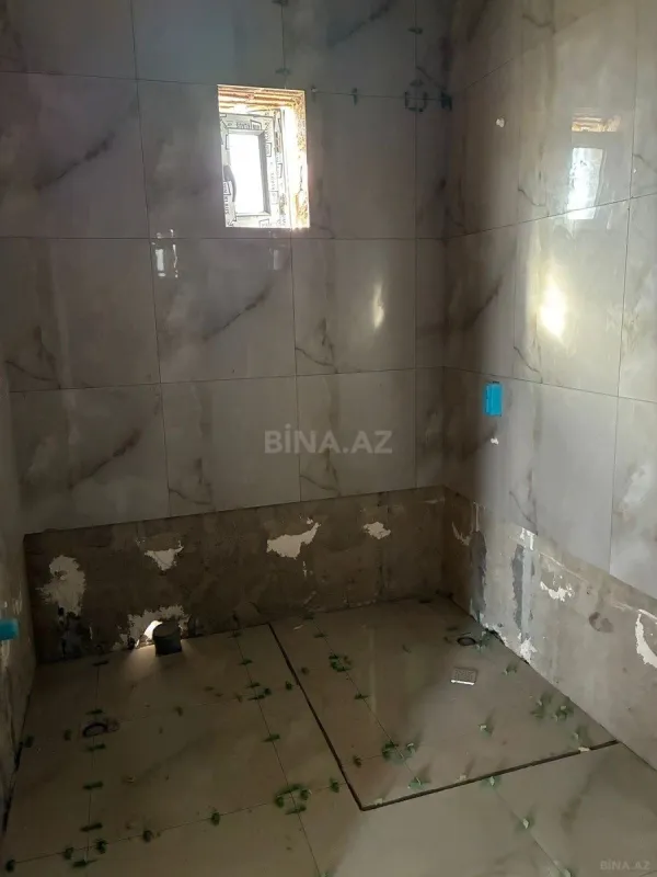 Satılır 5 otaqlı həyət evi 240 m²