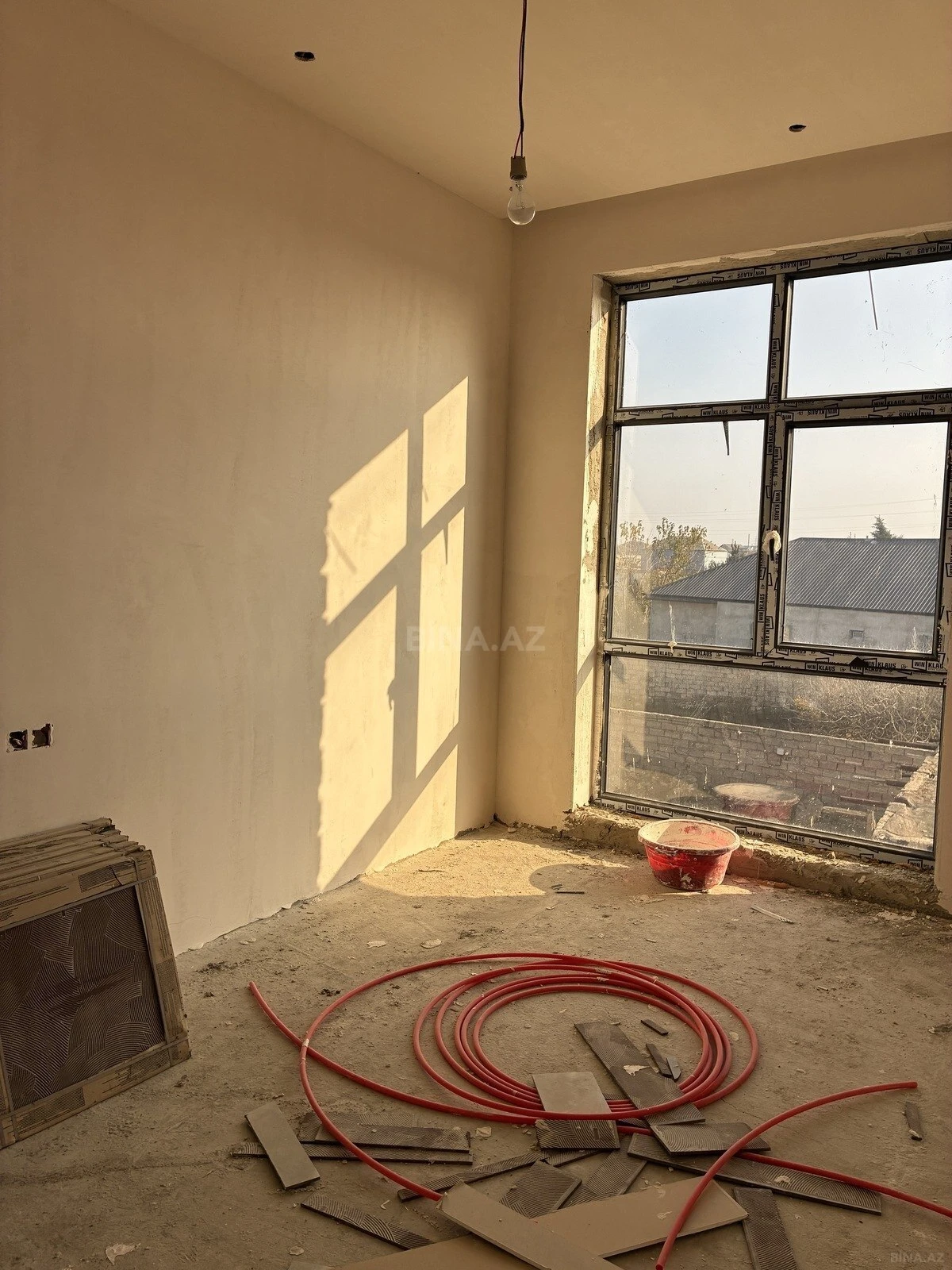 Satılır 5 otaqlı həyət evi 240 m²