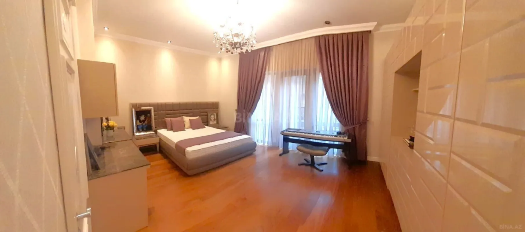 Satılır 4 otaqlı mənzil 205 m²
