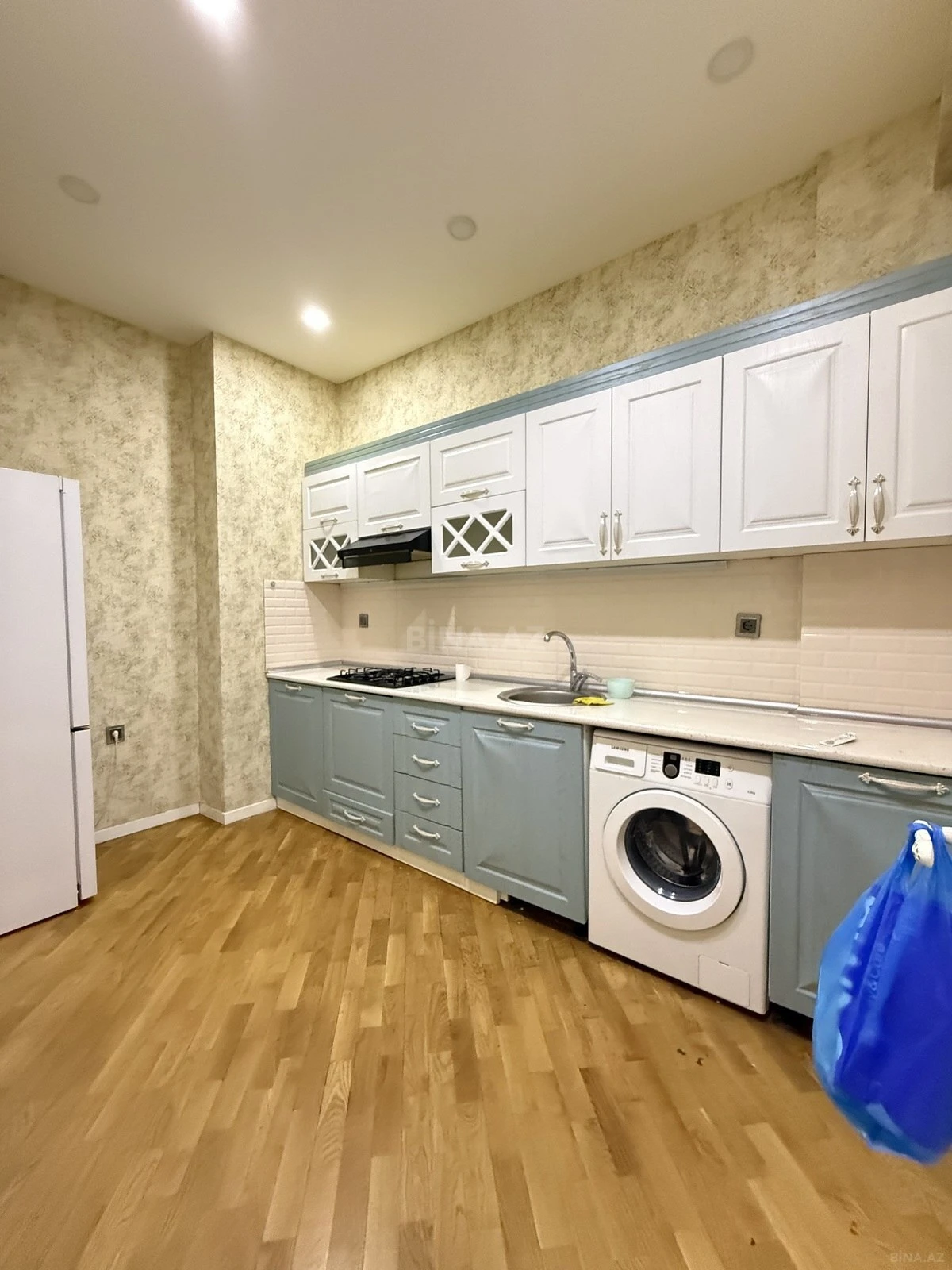 Kirayə verilir 2 otaqlı mənzil 75 m²