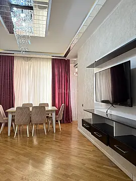 Kirayə verilir 2 otaqlı mənzil 75 m²