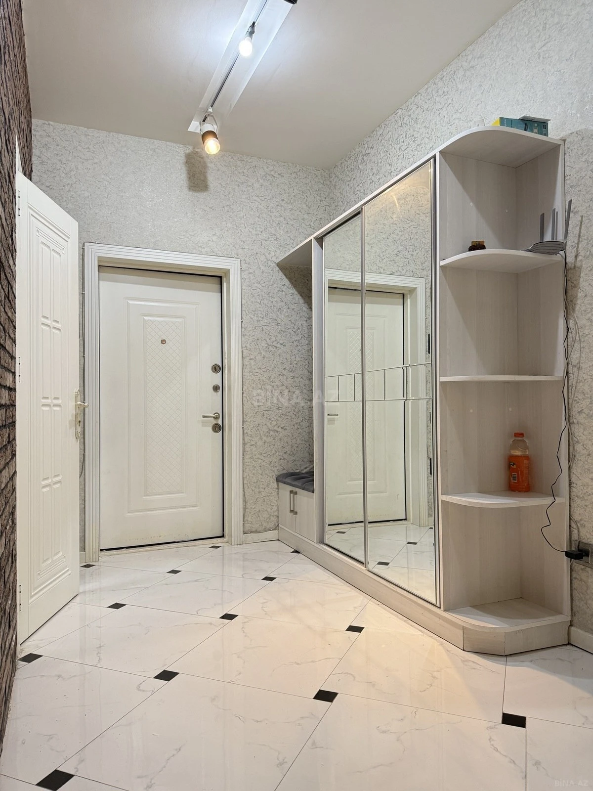 Kirayə verilir 2 otaqlı mənzil 75 m²