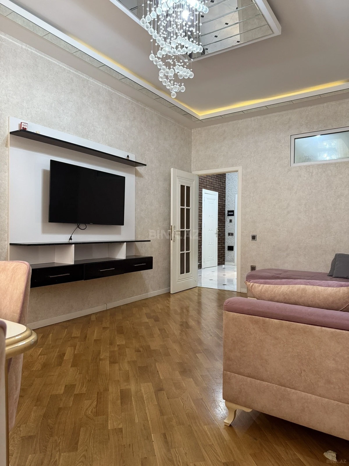 Kirayə verilir 2 otaqlı mənzil 75 m²