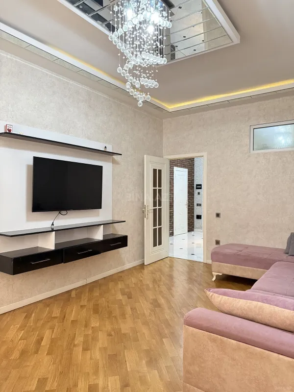 Kirayə verilir 2 otaqlı mənzil 75 m²