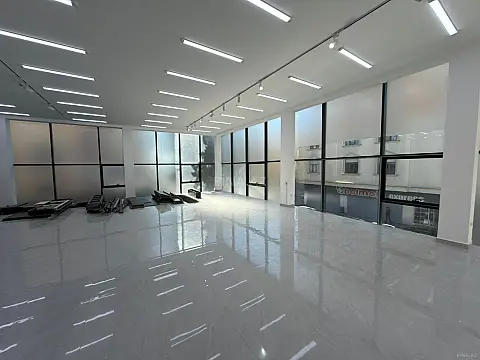 Kirayə verilir 2 otaqlı ofis 240 m²