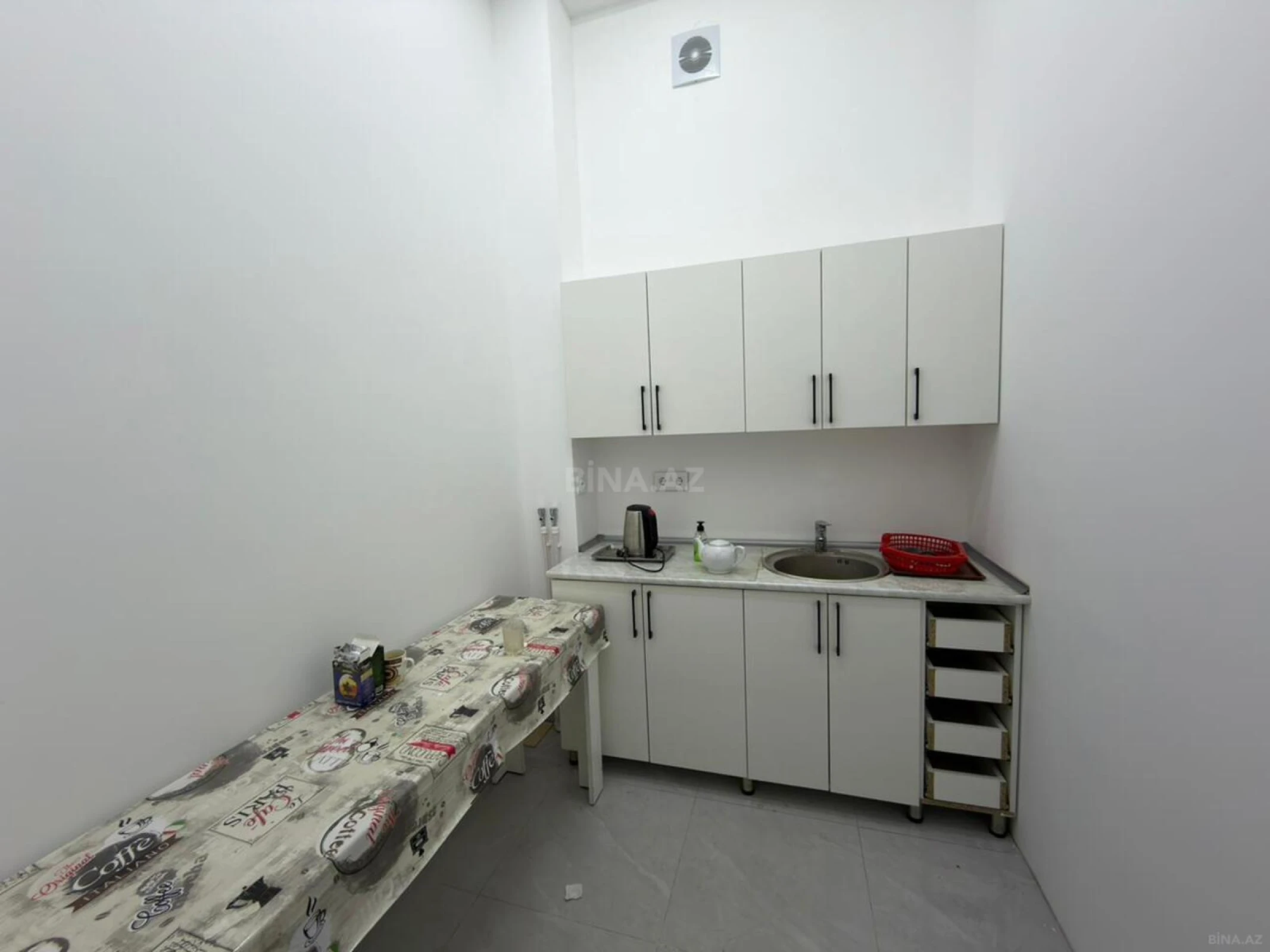 Kirayə verilir 2 otaqlı ofis 240 m²
