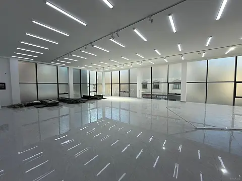 Kirayə verilir 2 otaqlı ofis 240 m²