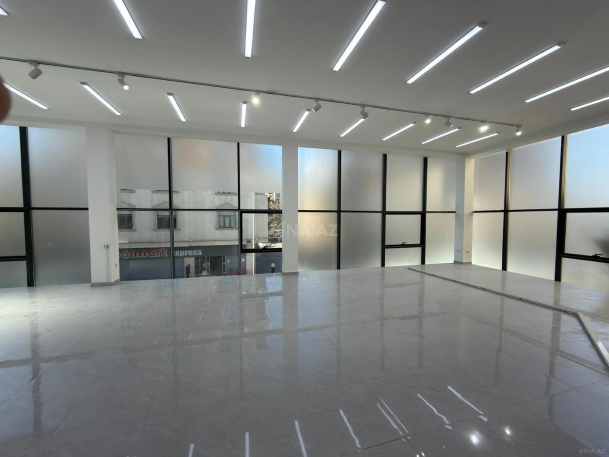 Kirayə verilir 2 otaqlı ofis 240 m²