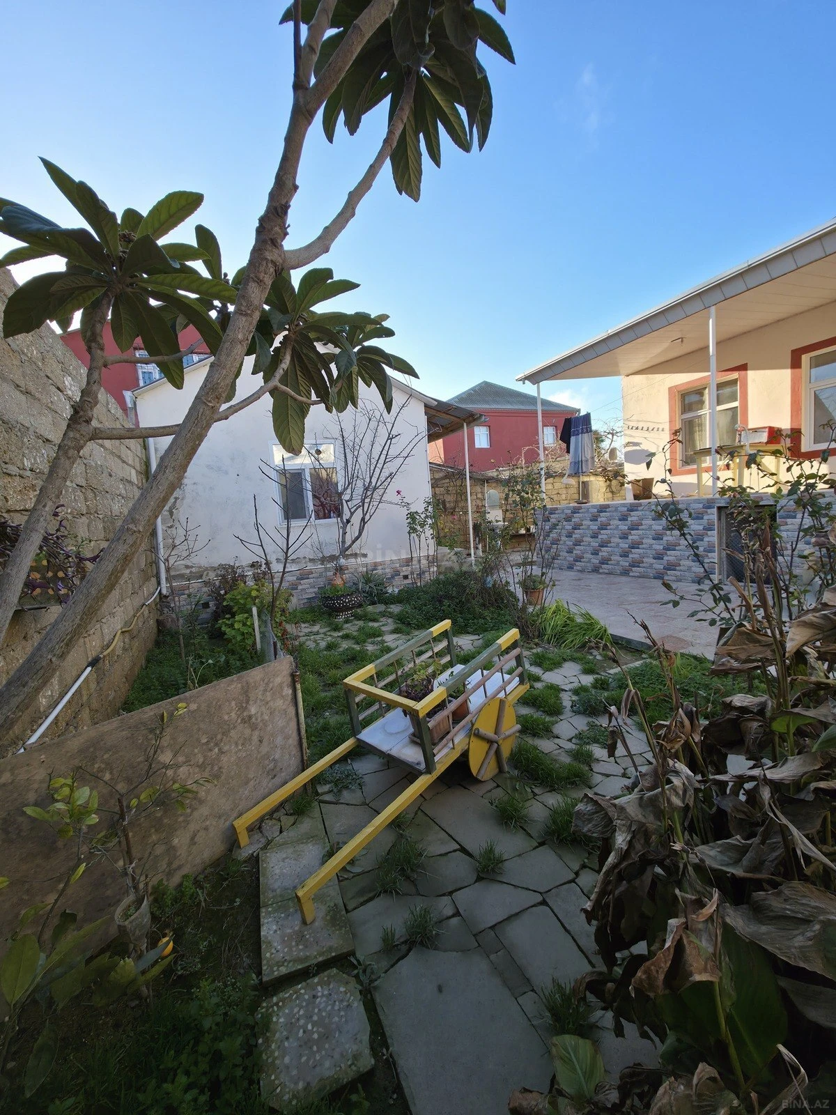 Satılır 3 otaqlı həyət evi 300 m²