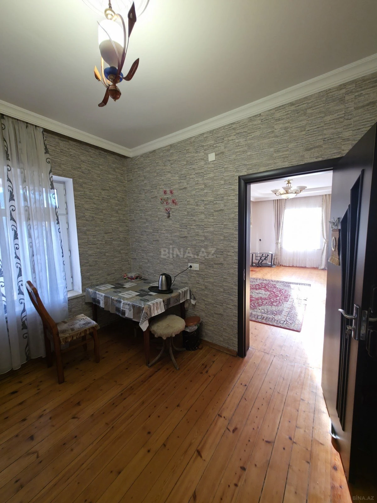 Satılır 3 otaqlı həyət evi 300 m²