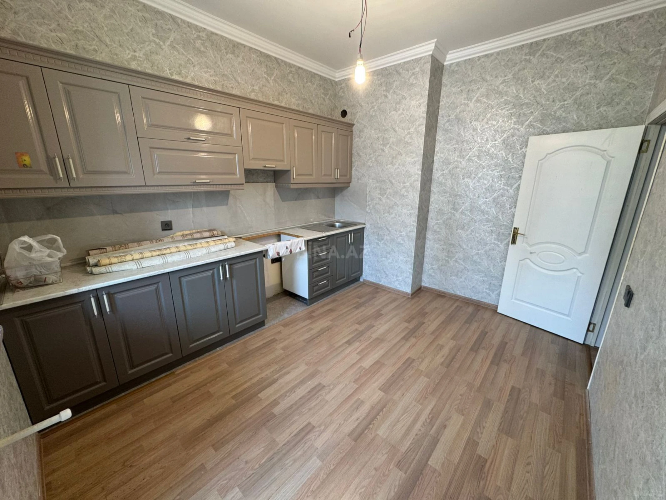 Satılır 3 otaqlı mənzil 112 m²