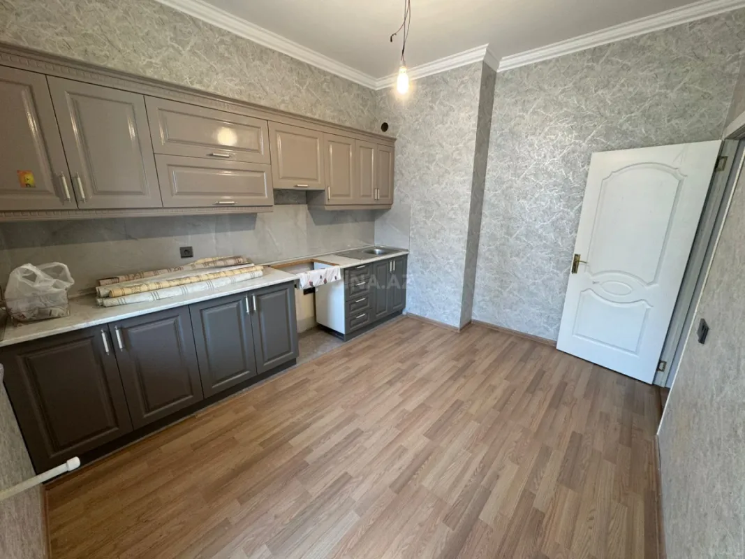 Satılır 3 otaqlı mənzil 112 m²