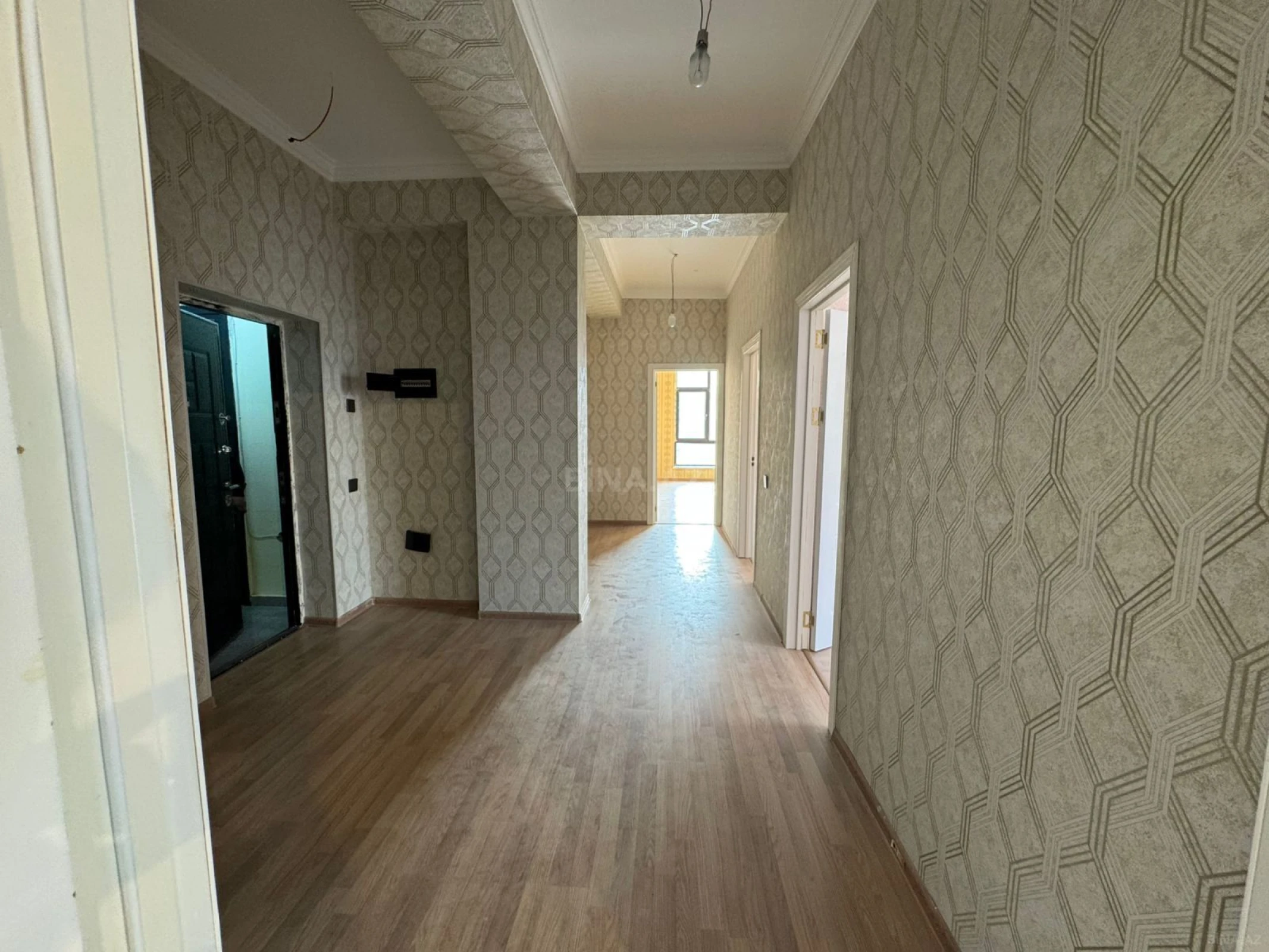 Satılır 3 otaqlı mənzil 112 m²