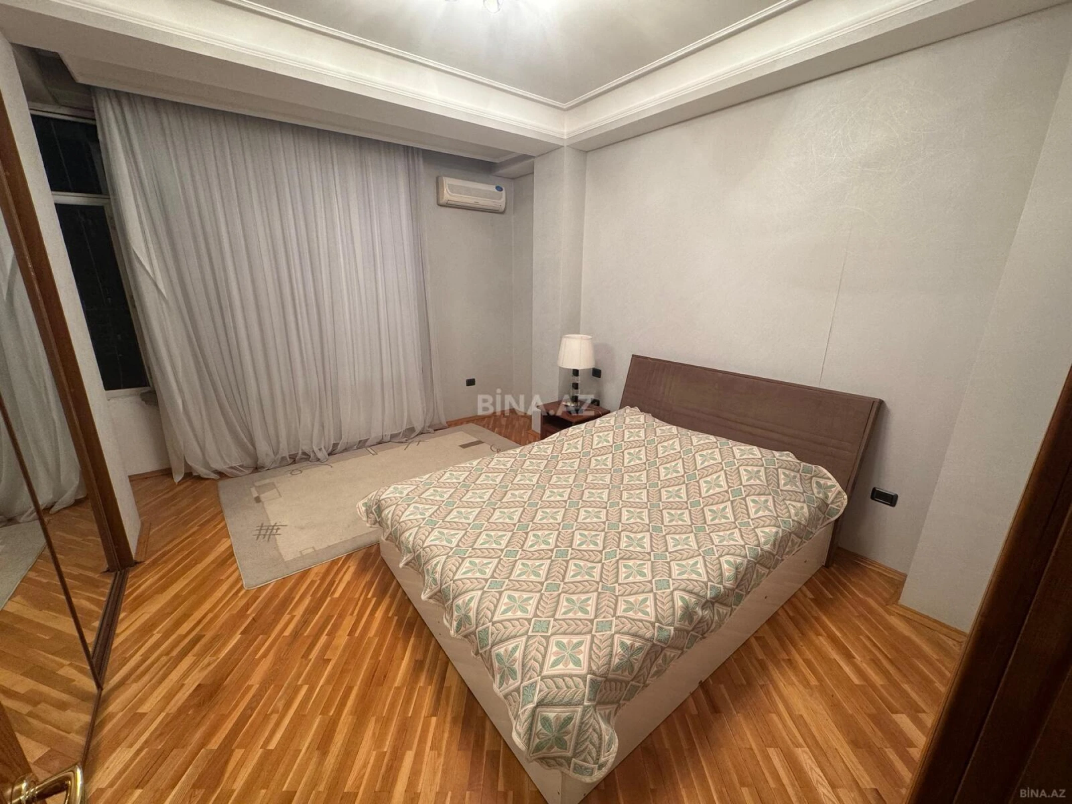 Kirayə verilir 2 otaqlı mənzil 80 m²