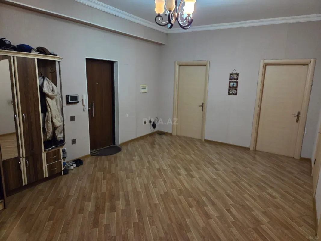 Satılır 3 otaqlı mənzil 133 m²