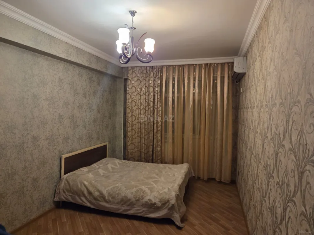 Satılır 3 otaqlı mənzil 133 m²