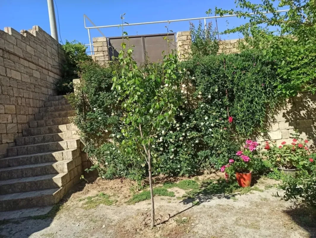 Satılır 7 otaqlı həyət evi 200 m²