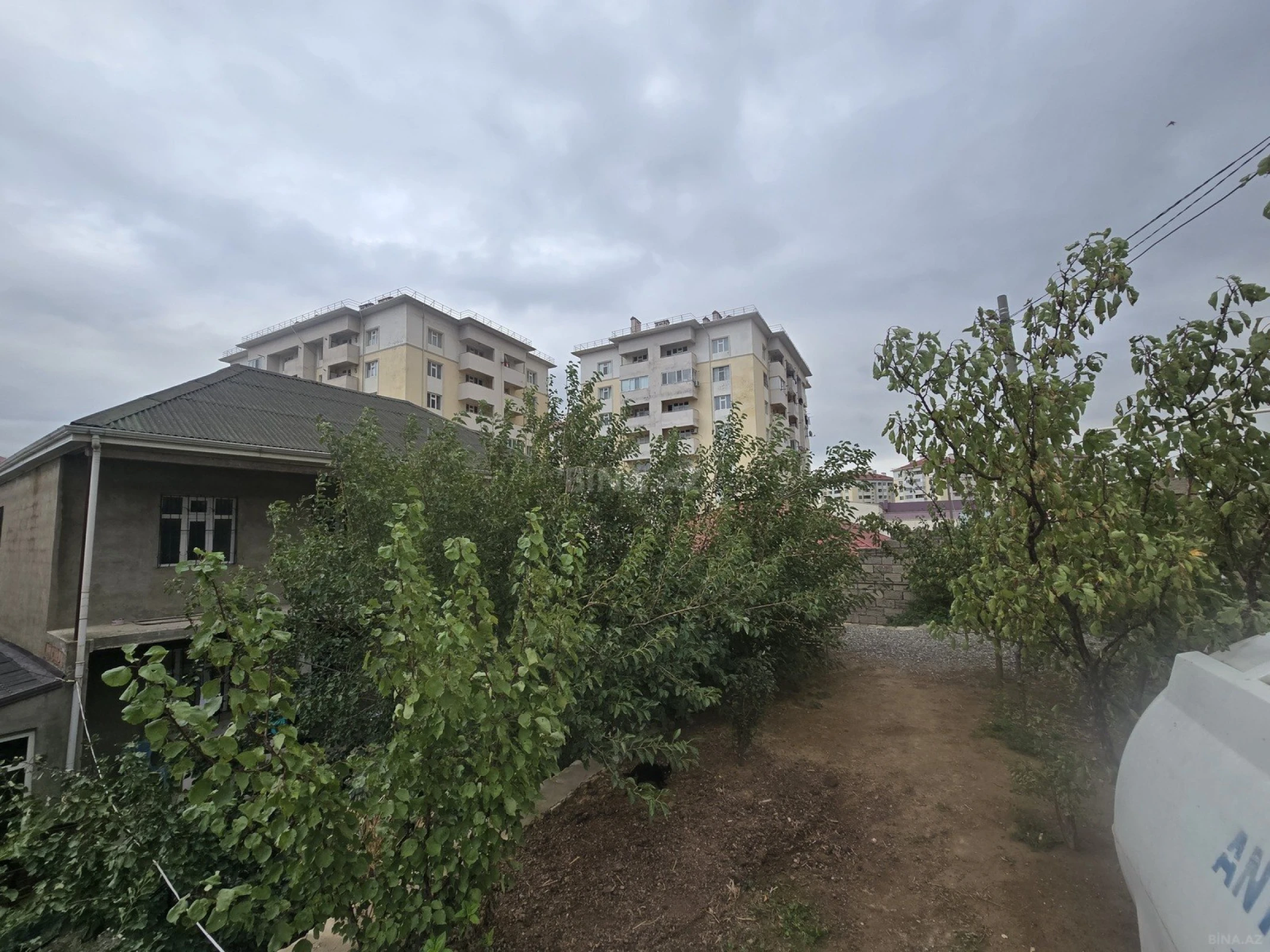 Satılır 7 otaqlı həyət evi 200 m²