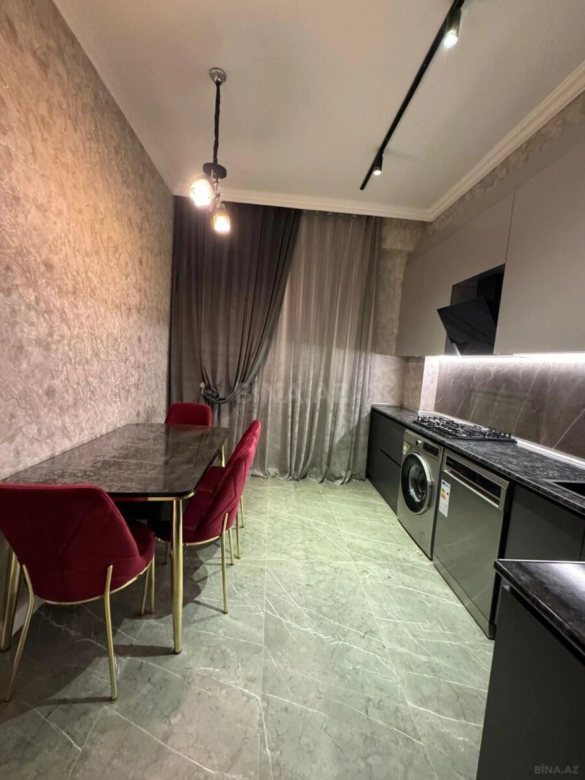 Kirayə verilir 2 otaqlı mənzil 81 m²