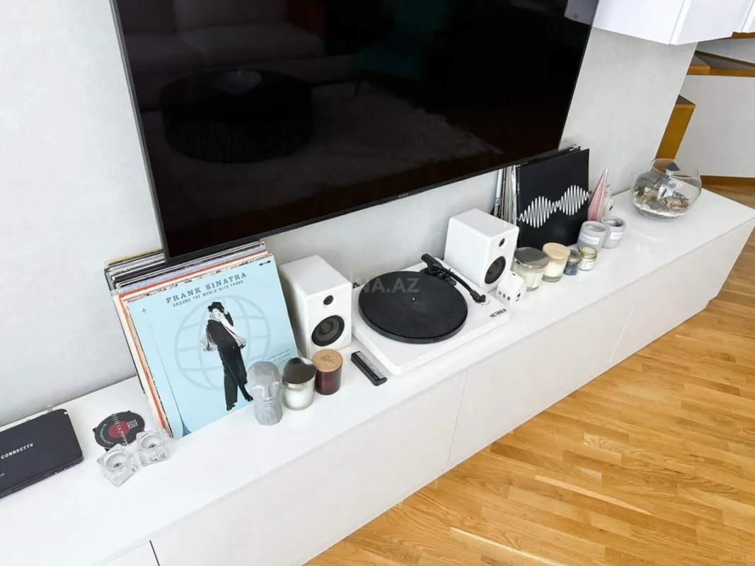 Kirayə verilir 3 otaqlı mənzil 156 m²